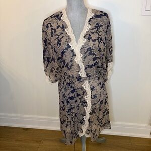 Natori Navy and Beige Lace Kimono, M